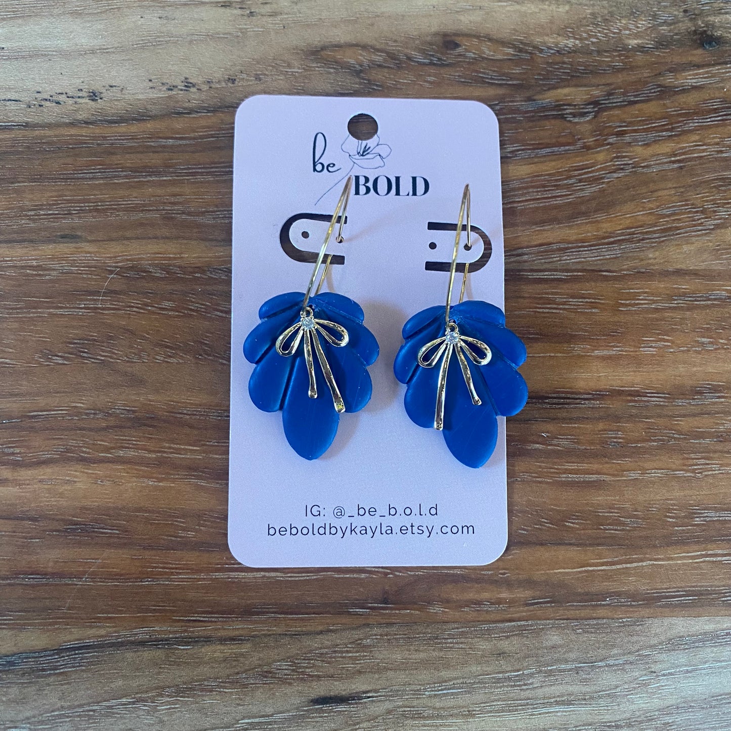 Blue Scallop Earrings with Bows