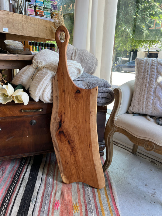 Oversized Pecan charcuterie board with handle